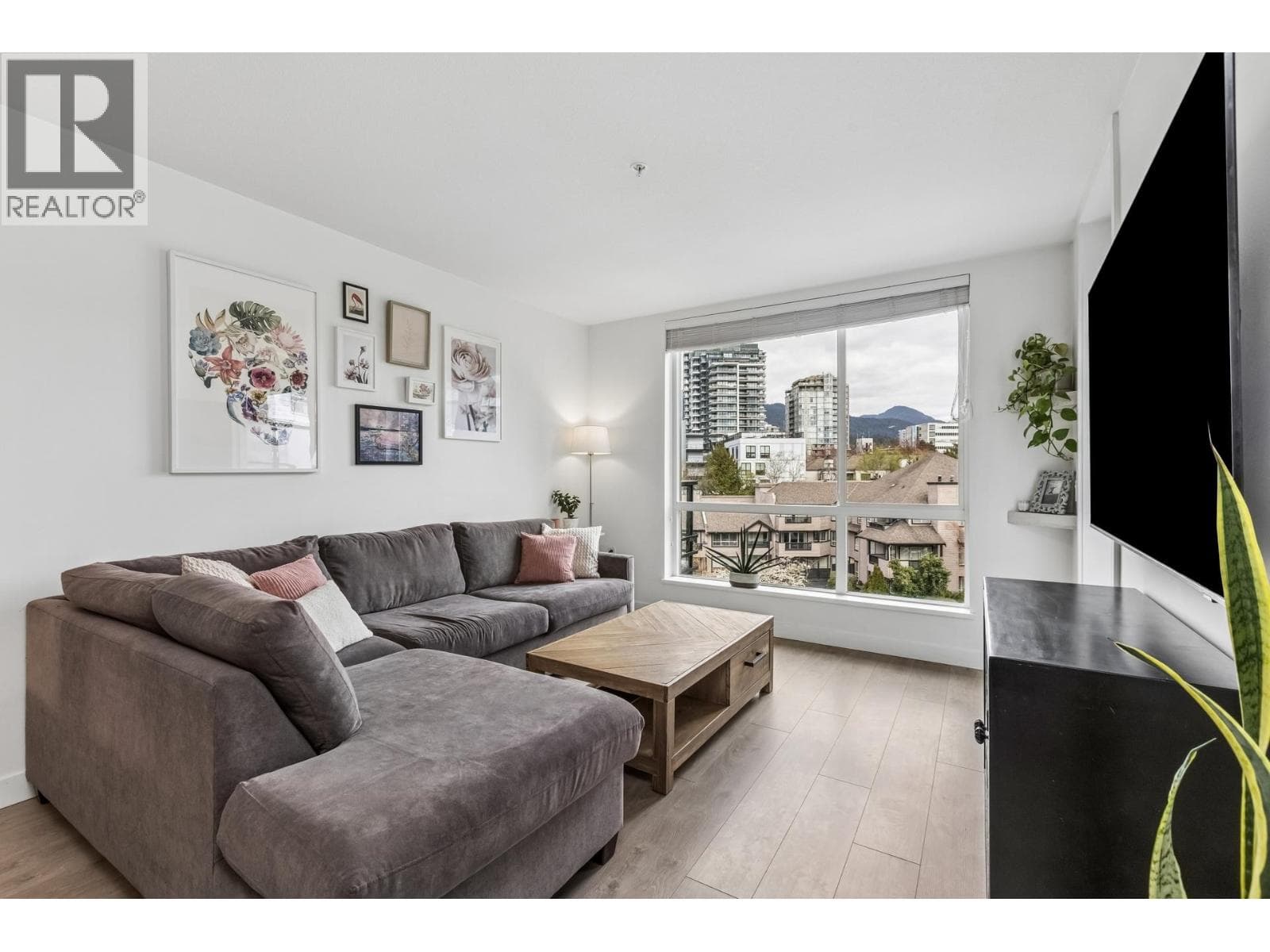 511 108 E 8TH STREET — photo 2