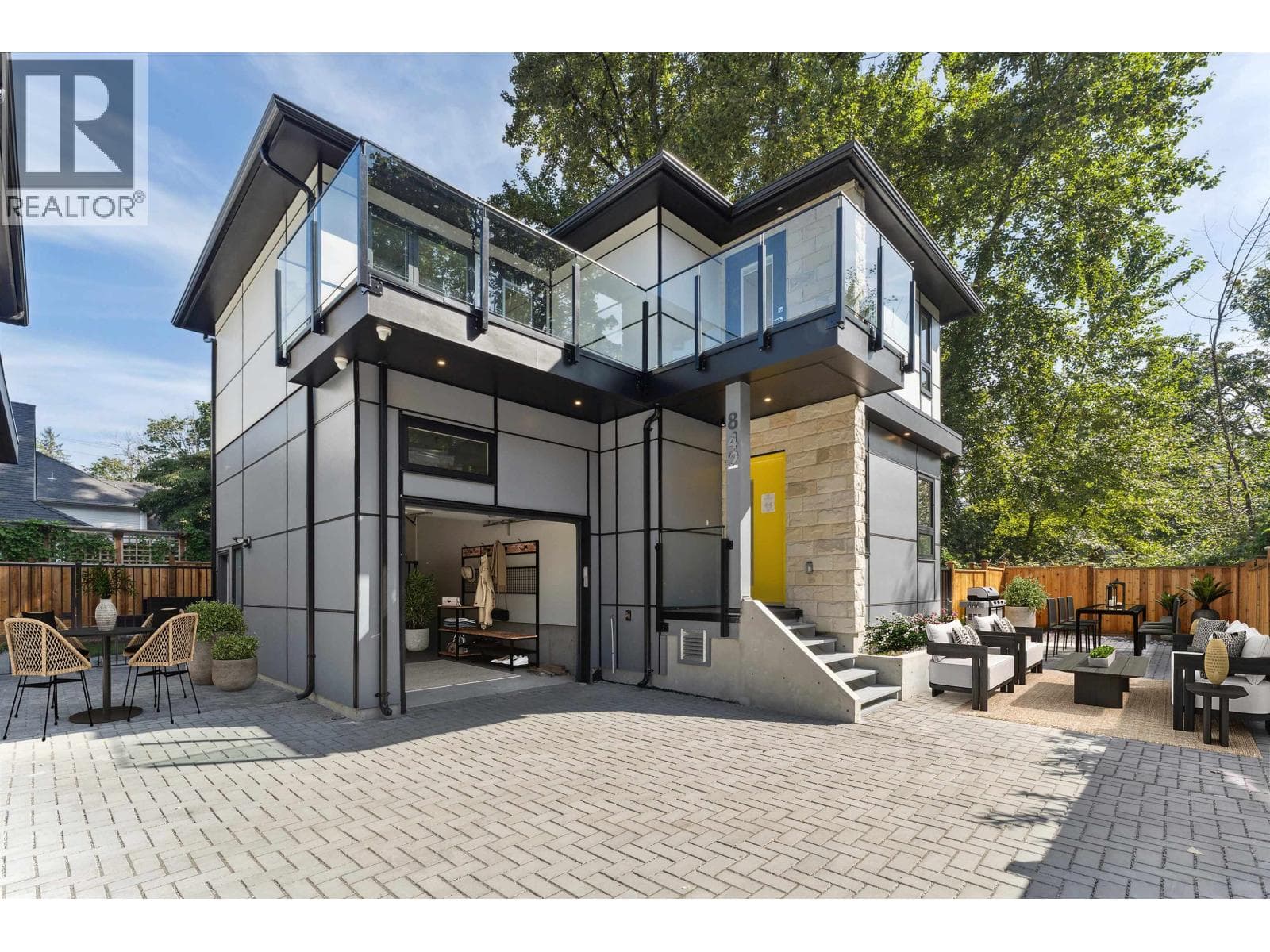 842 ST. DENIS AVENUE — photo 2