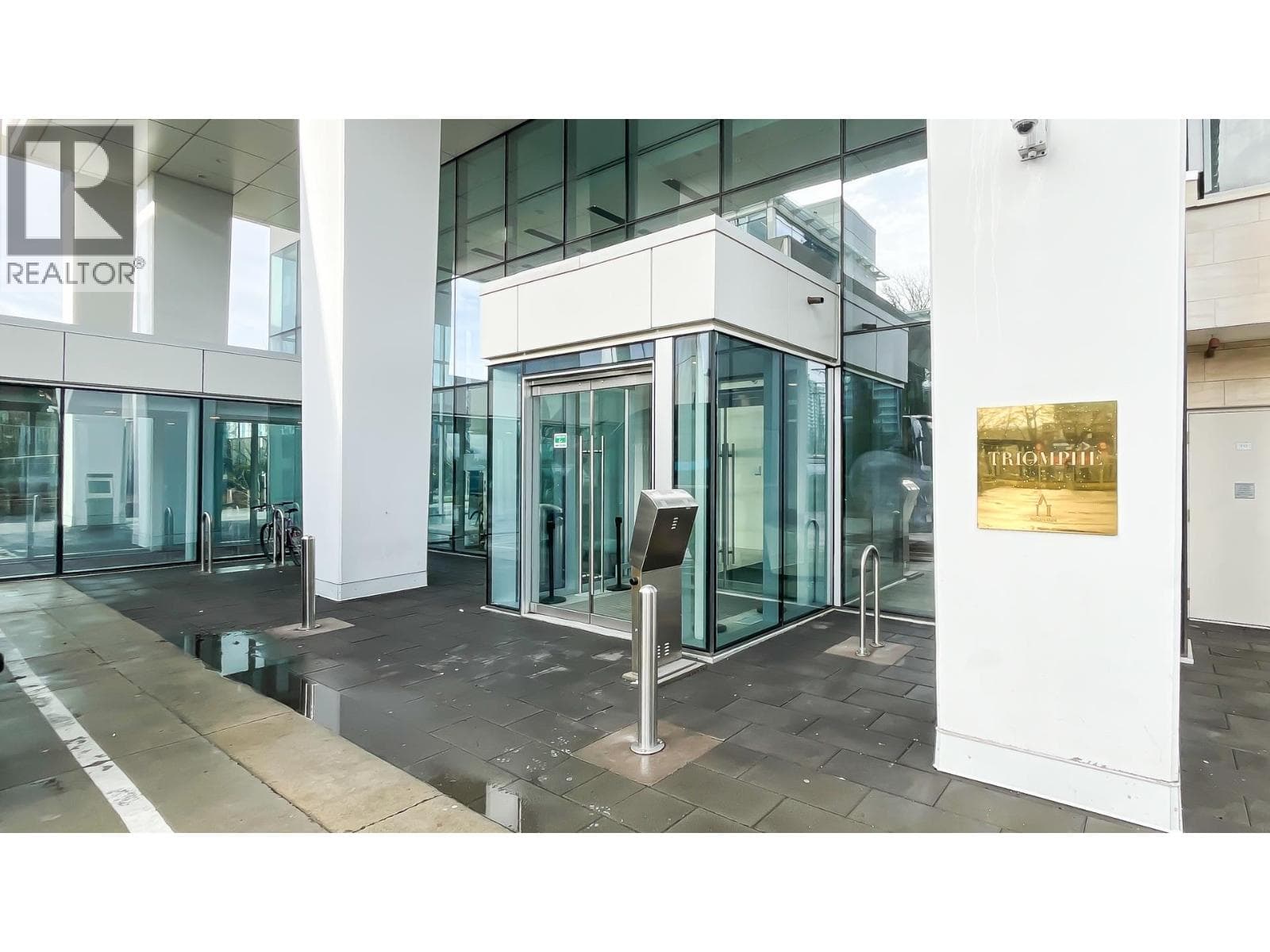 2207 1888 GILMORE AVENUE — photo 2