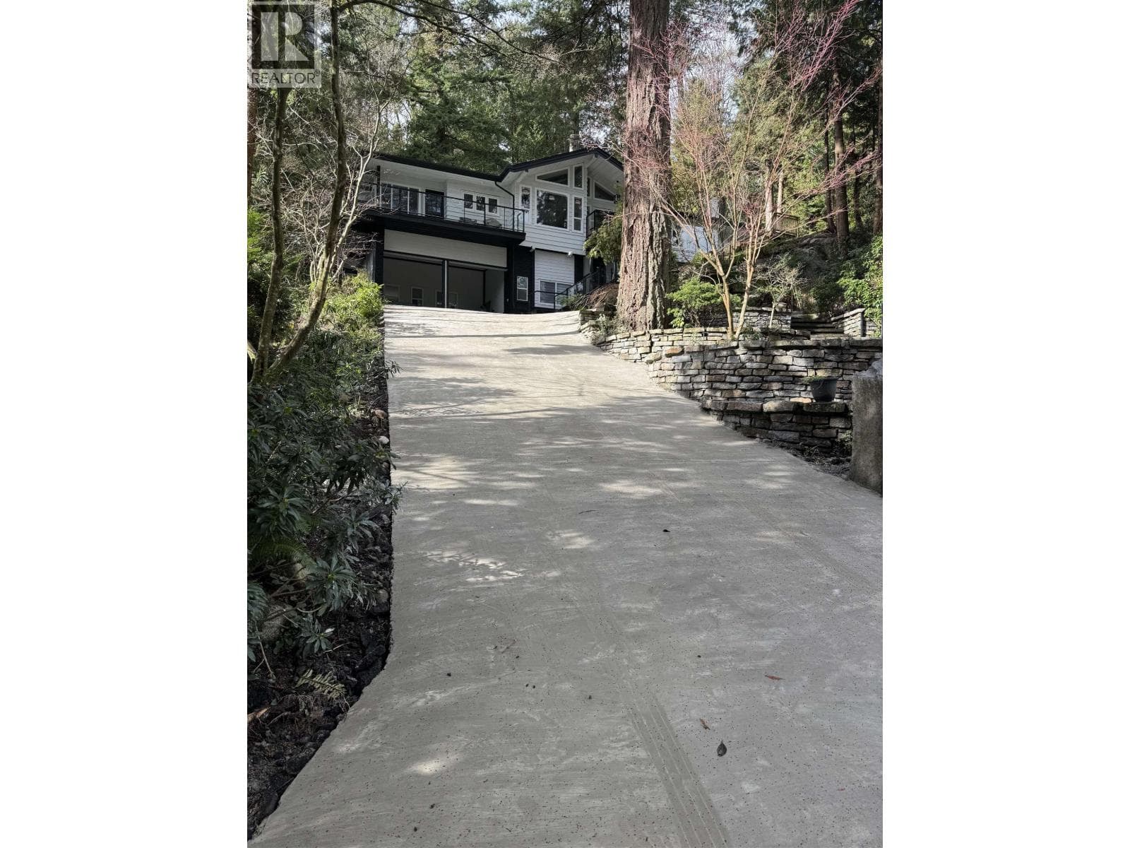 4621 CAULFEILD DRIVE — photo 2