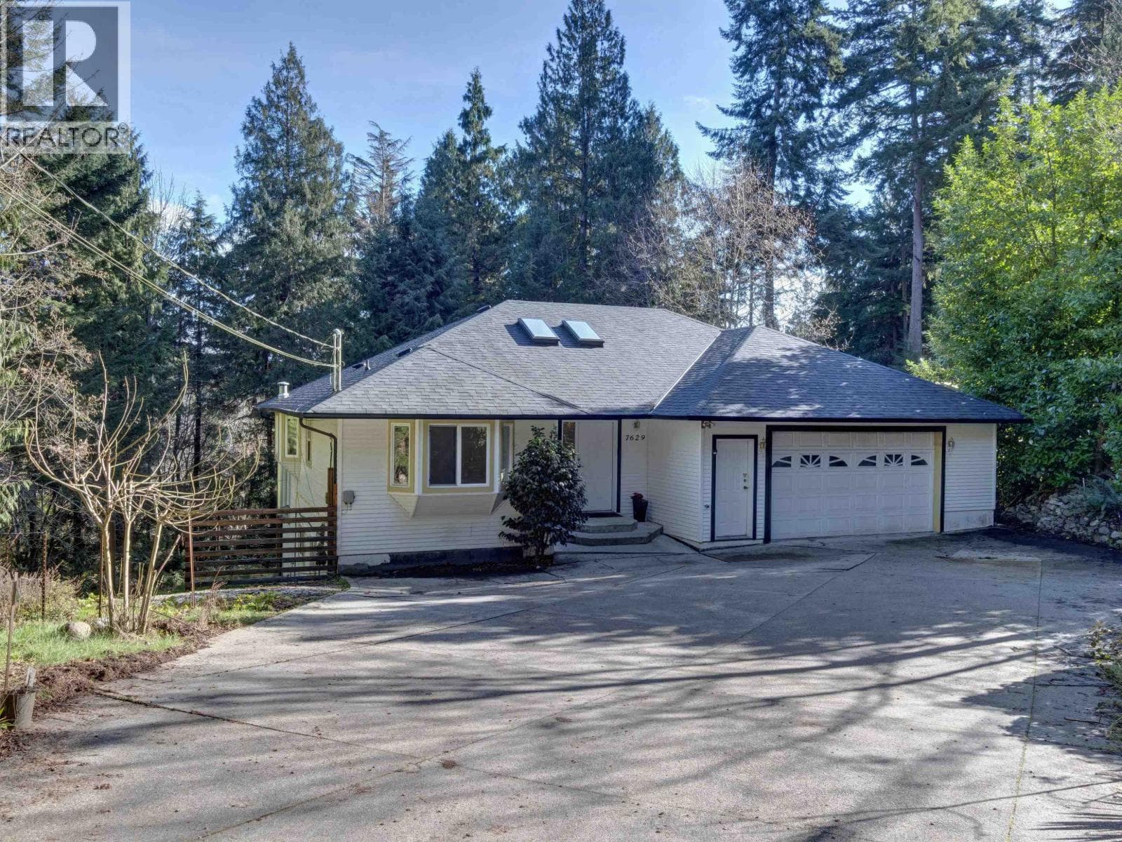 7629 REDROOFFS ROAD — photo 2