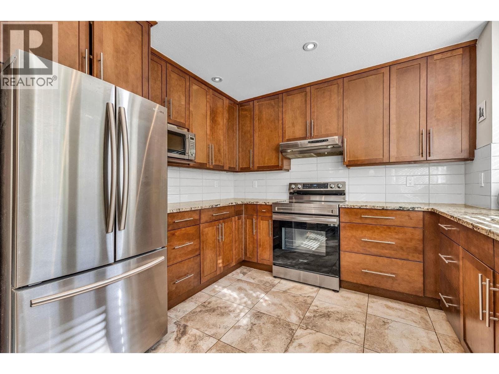 103 245 W 15TH STREET — photo 2