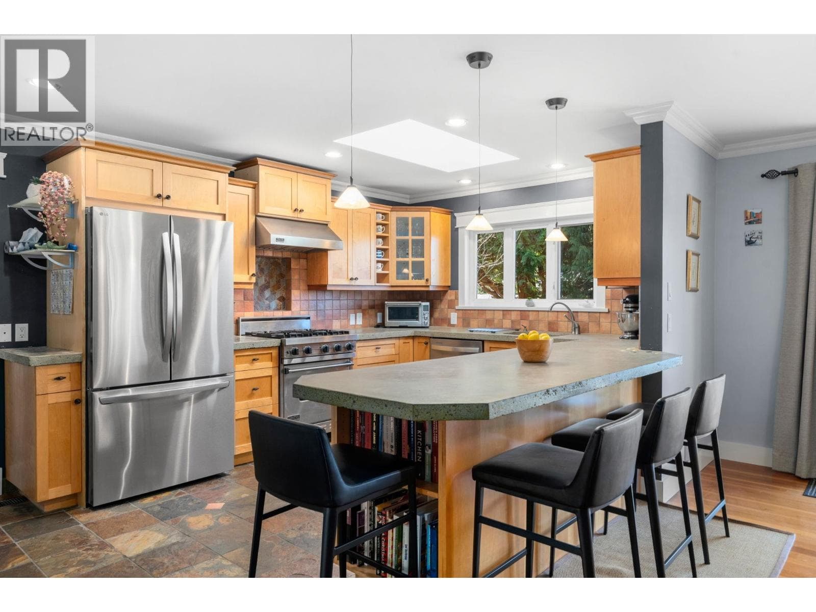 759 WINONA AVENUE — photo 2