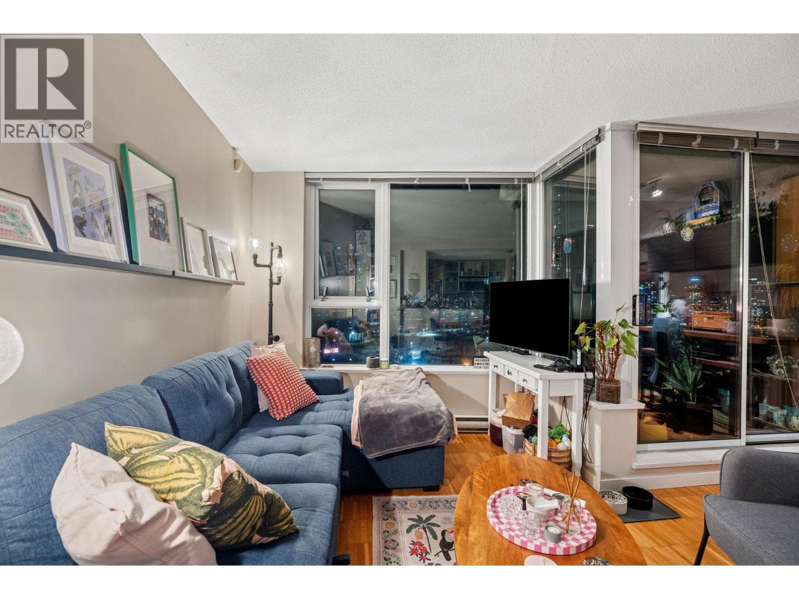 1901 33 SMITHE STREET — main photo