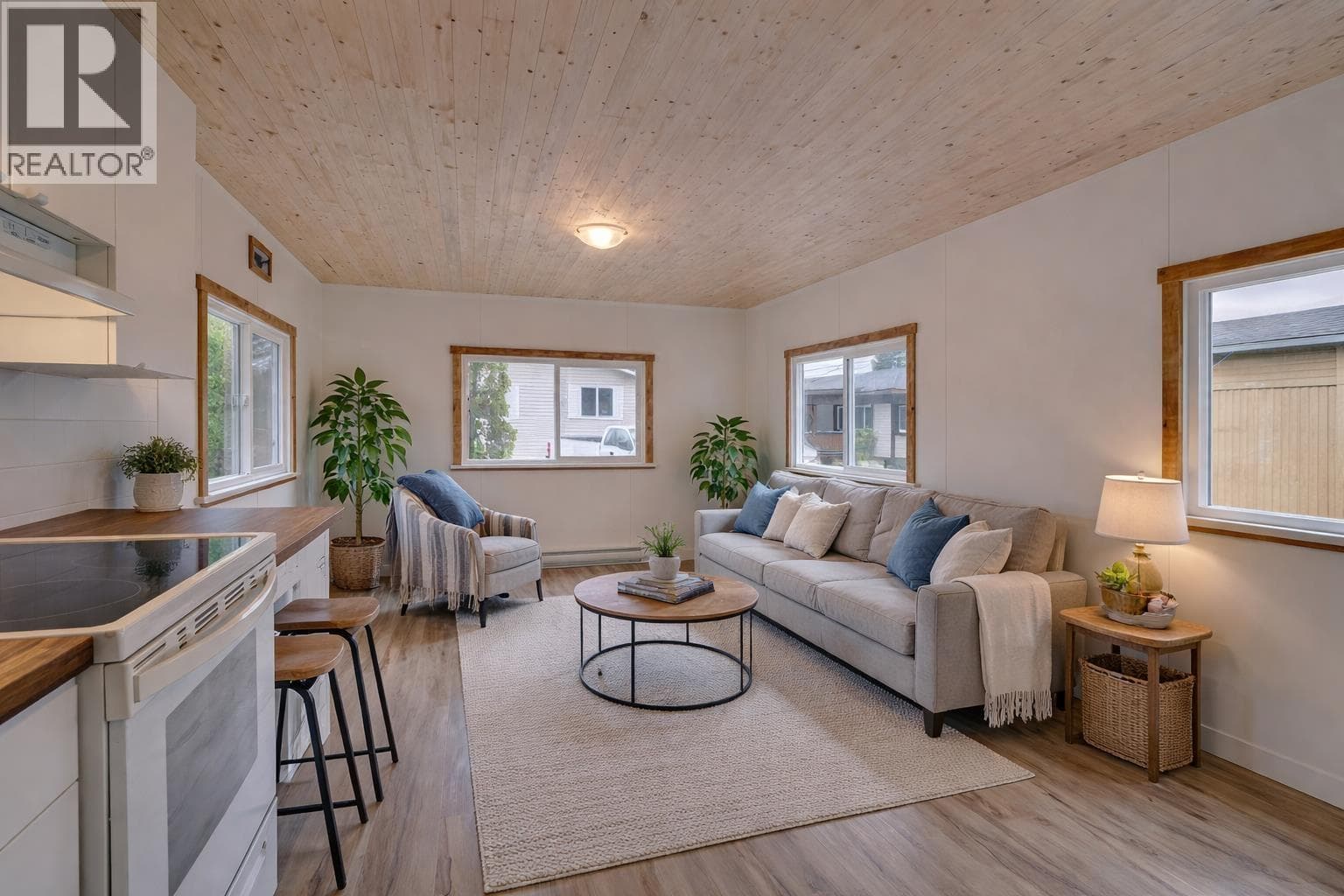 28 1413 SUNSHINE COAST HIGHWAY — main photo