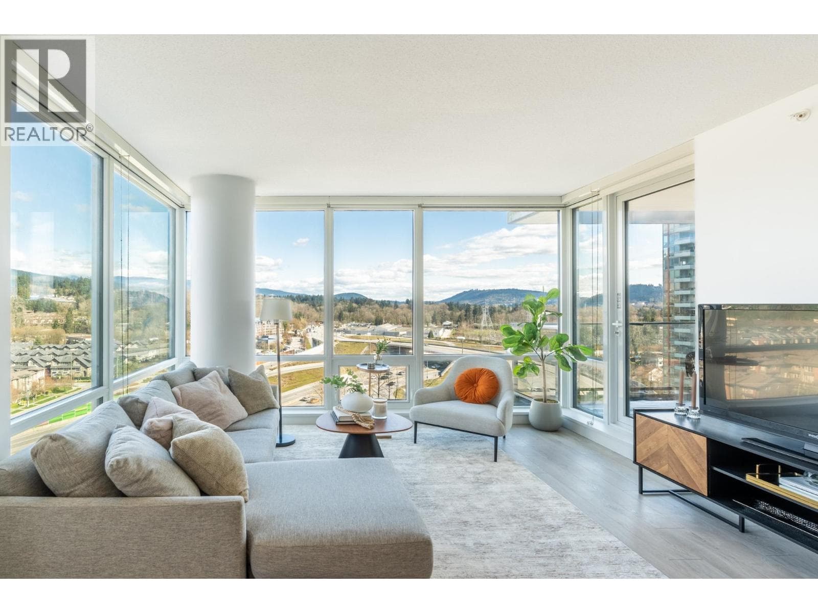 1402 680 SEYLYNN CRESCENT — photo 2