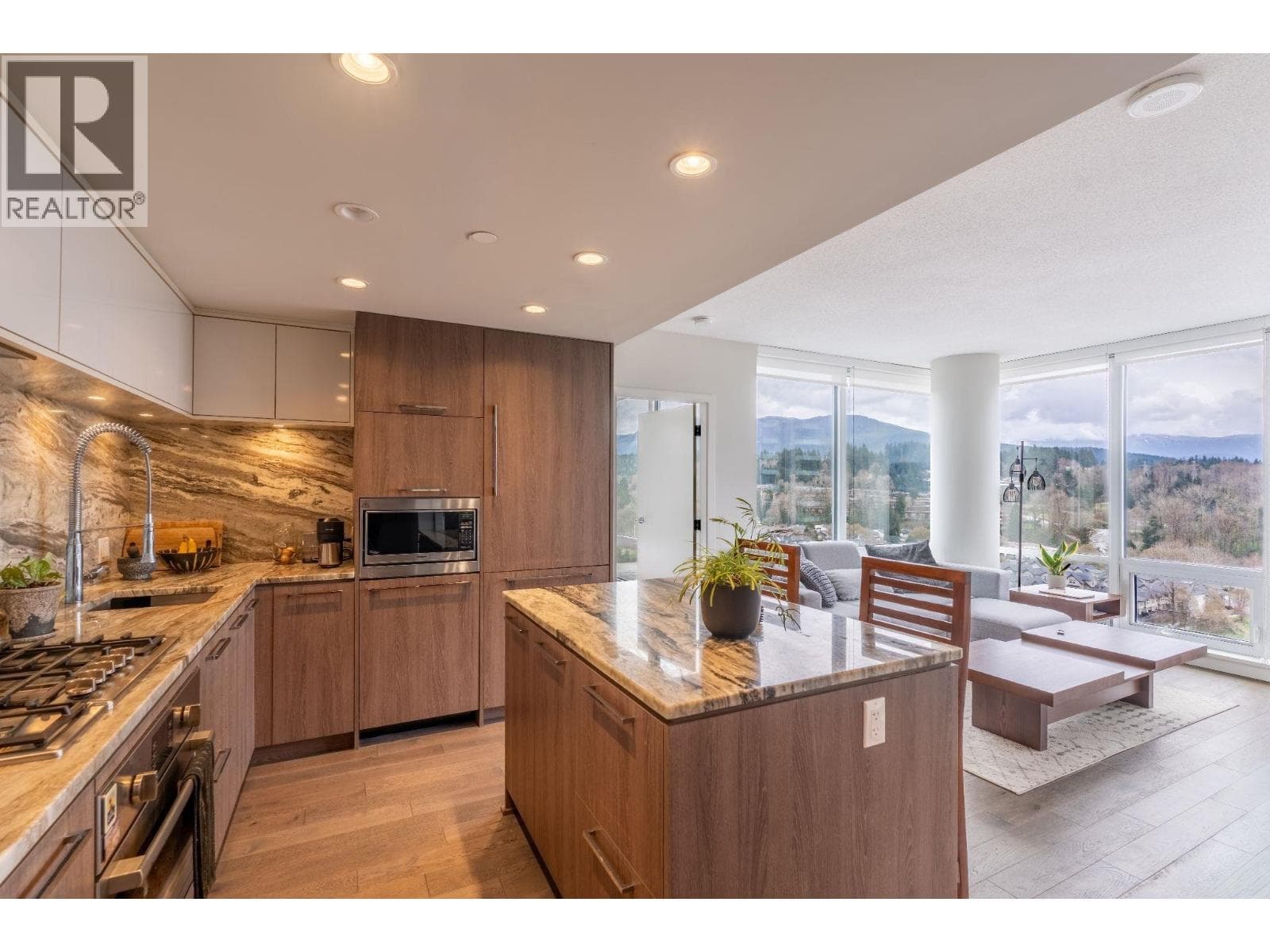 1702 680 SEYLYNN CRESCENT — main photo