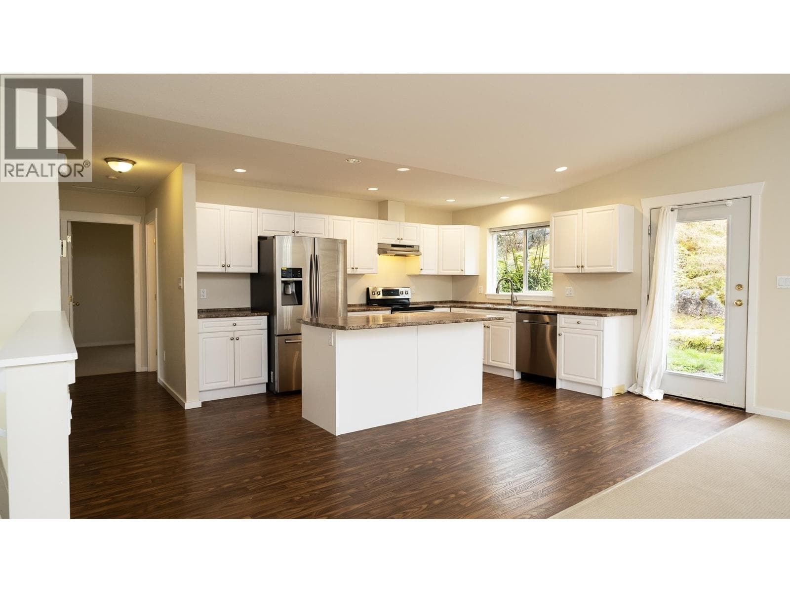 5839 TRAIL AVENUE — photo 2