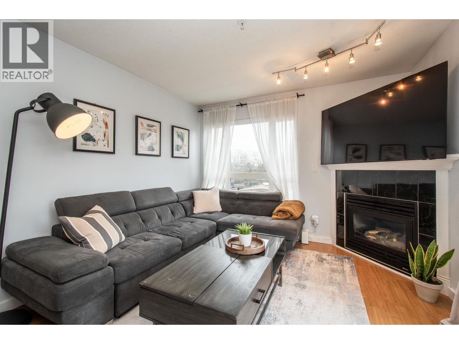 401 1629 GARDEN AVENUE — photo 2