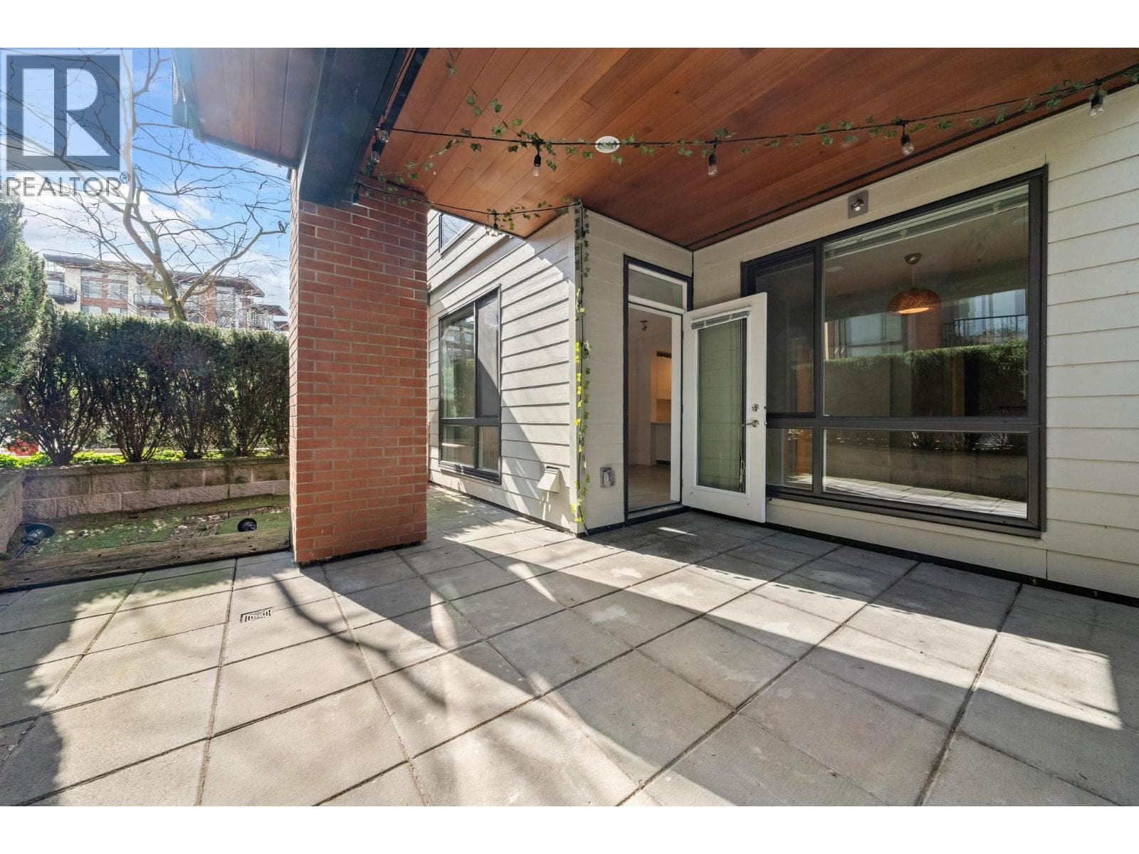 107 733 W 3RD STREET — photo 2