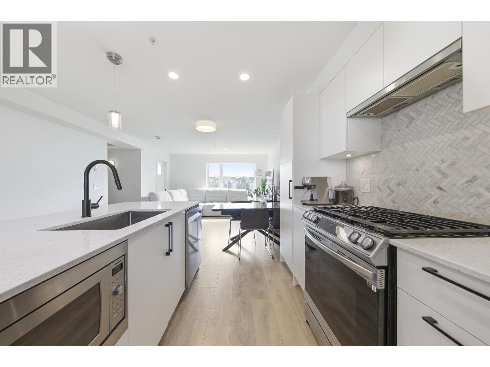 356 555 E 2ND STREET — photo 3