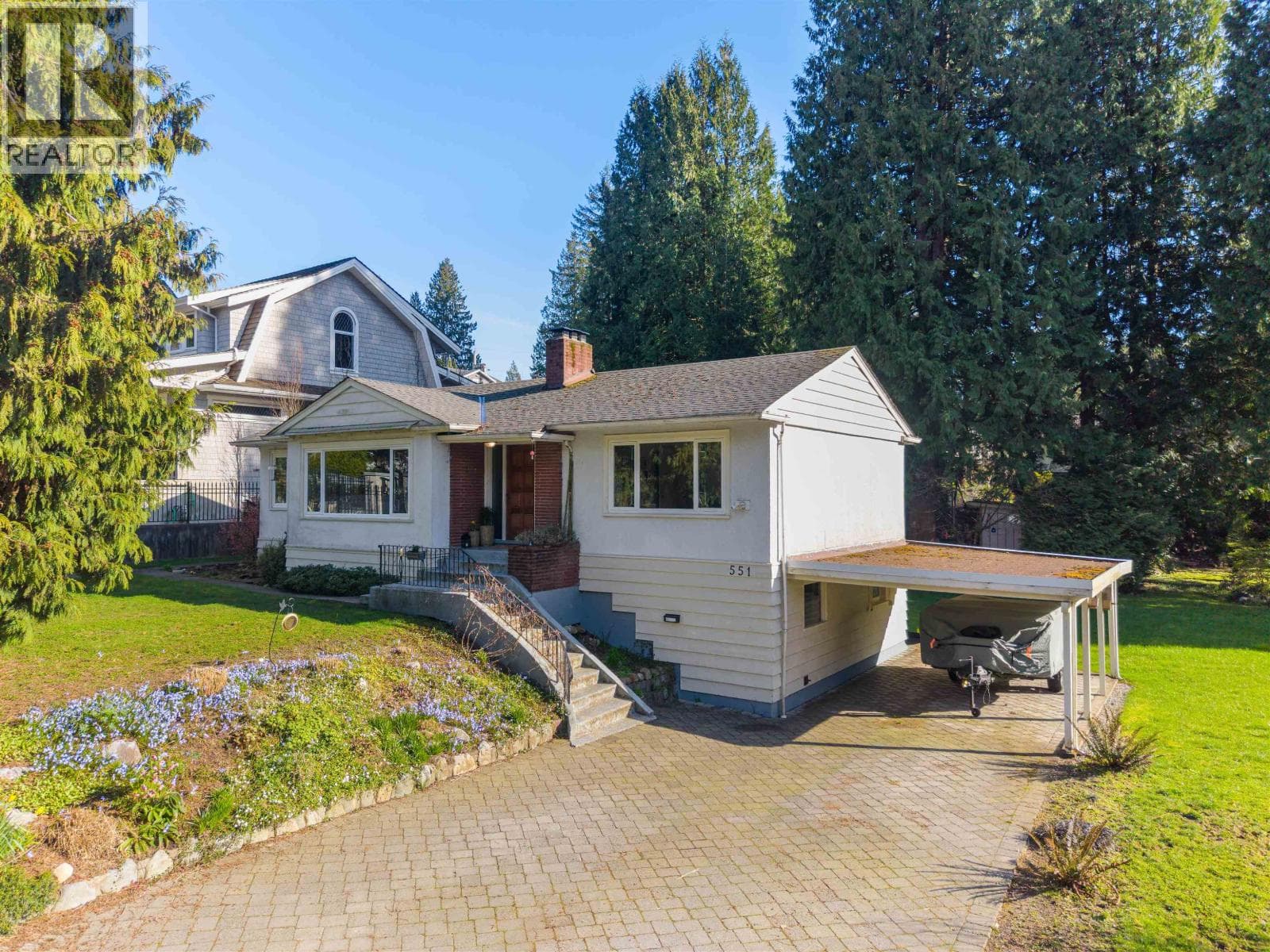 551 E OSBORNE ROAD — photo 3