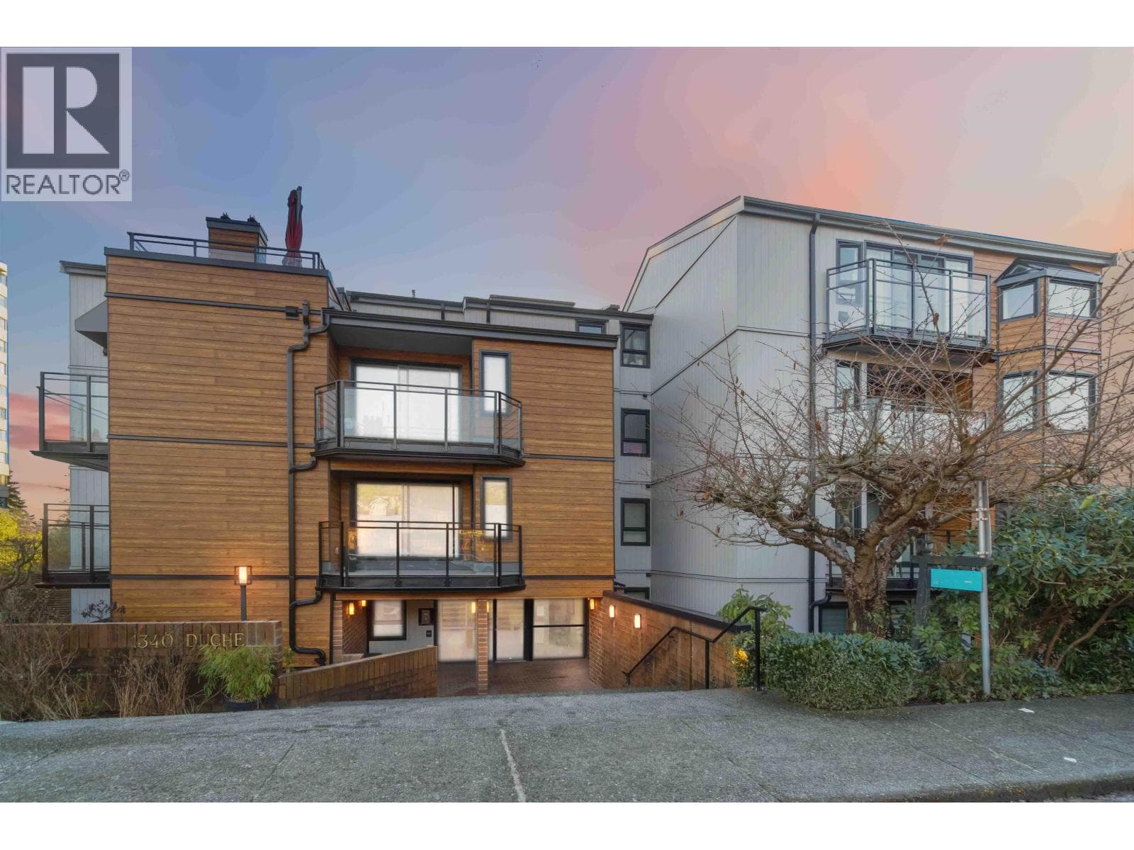 206 1340 DUCHESS AVENUE — main photo