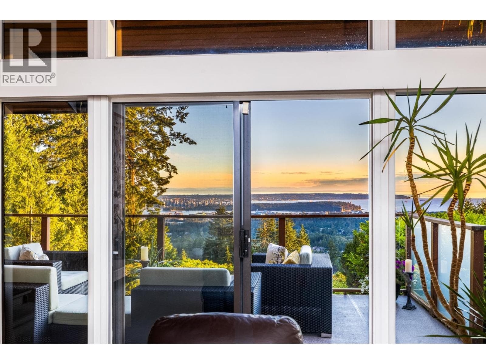 187 RONDOVAL CRESCENT — photo 2