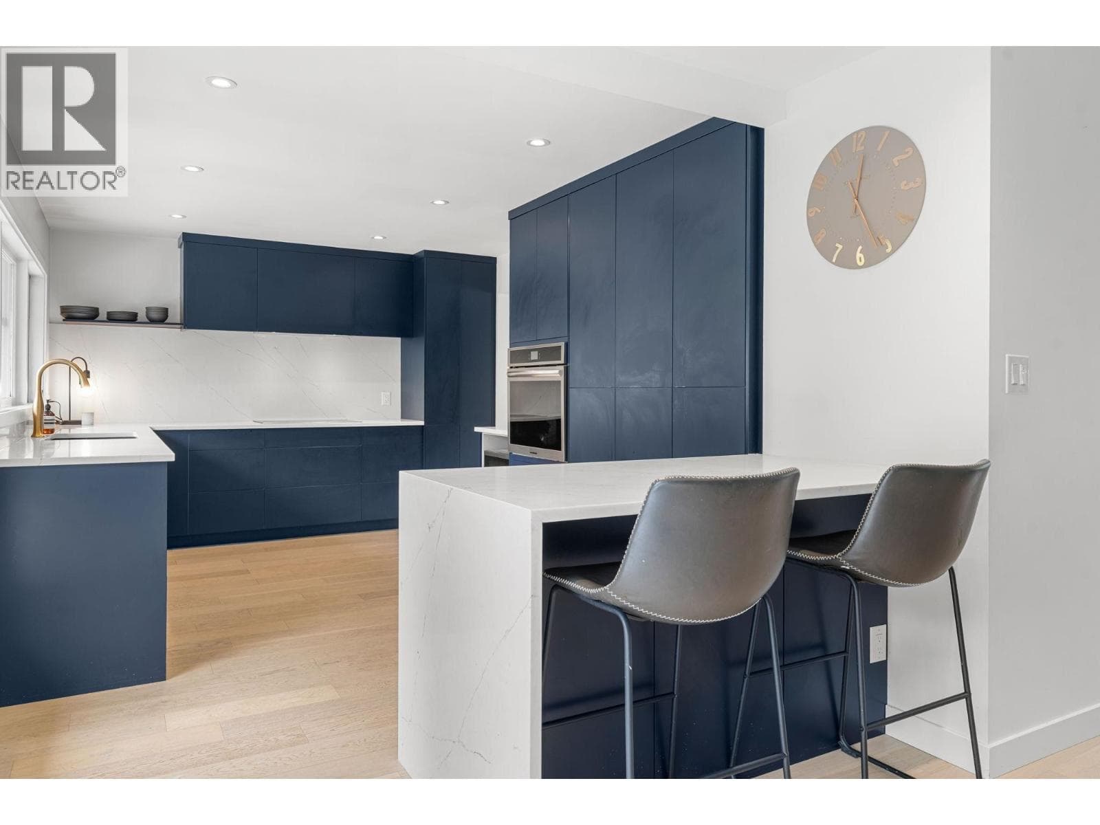 675 BURLEY DRIVE — main photo