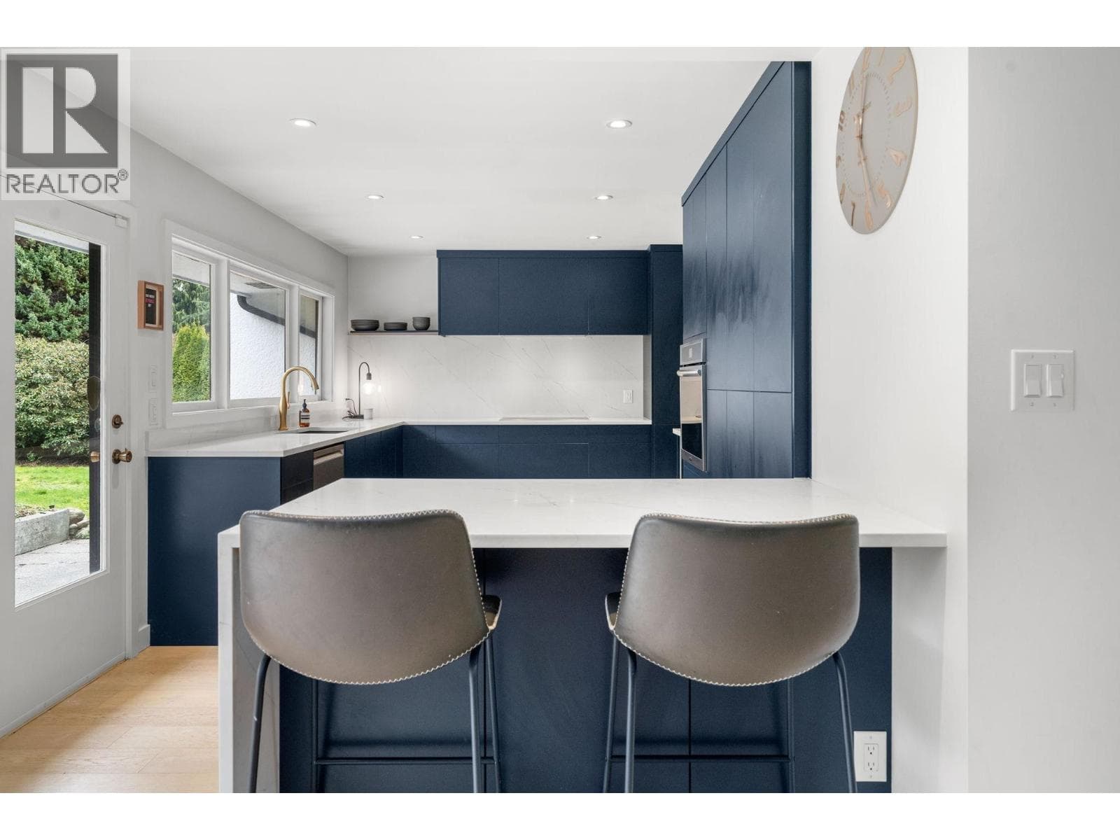 675 BURLEY DRIVE — photo 3