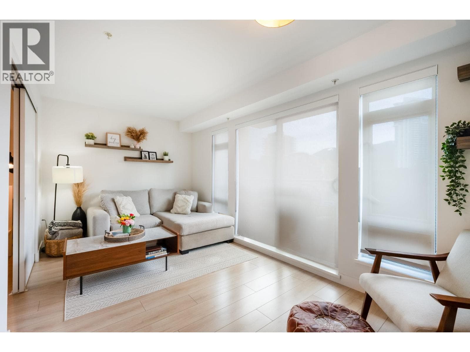 201 1519 CROWN STREET — photo 3