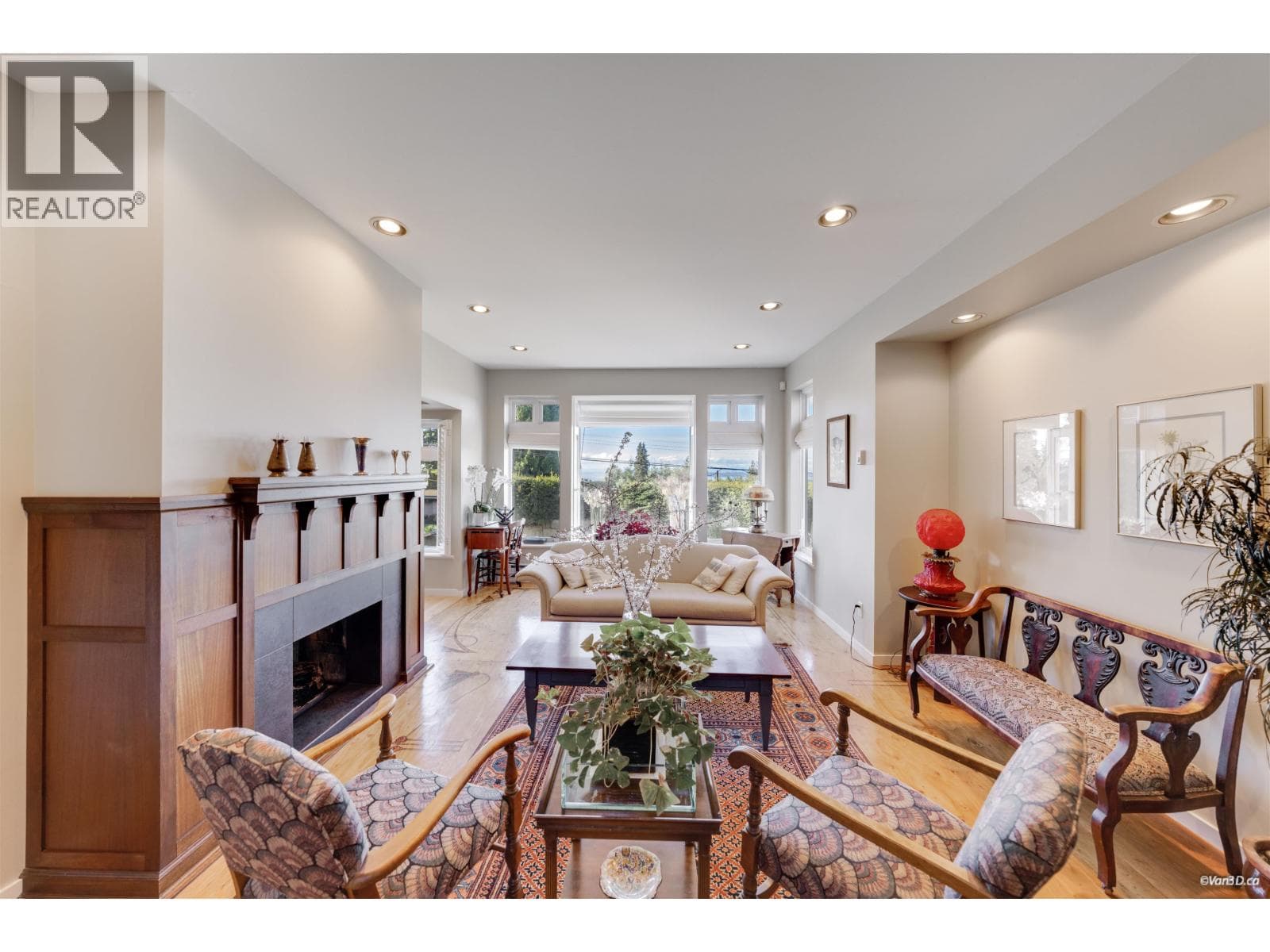 670 MONTROYAL BOULEVARD — photo 3