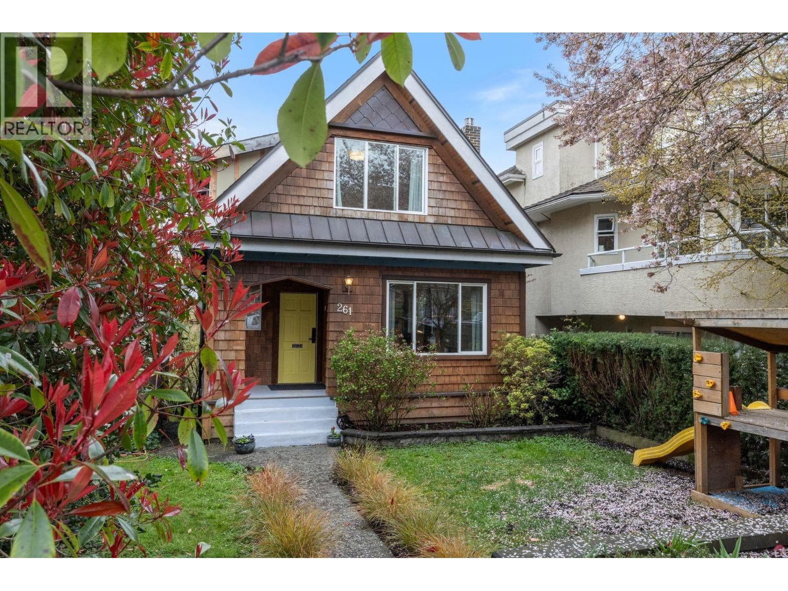 261 E 4TH STREET — photo 2