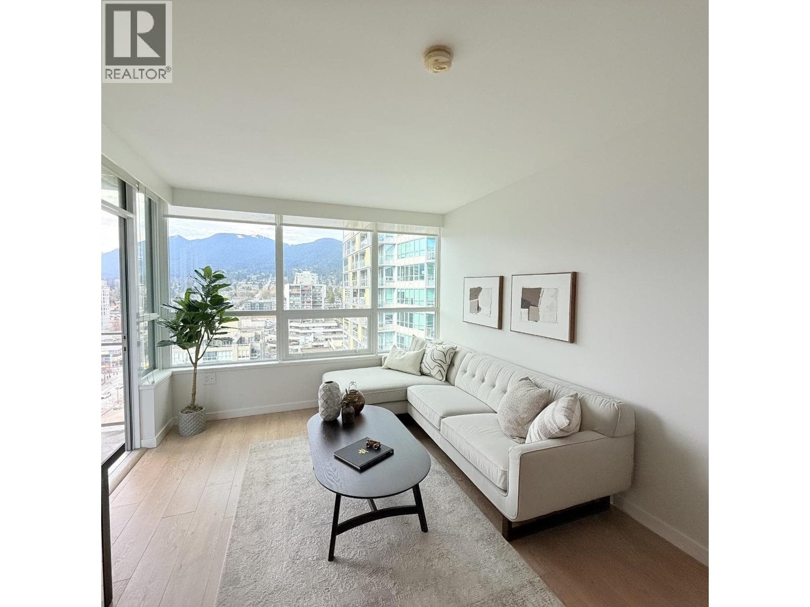 1401 112 E 13TH STREET — photo 3