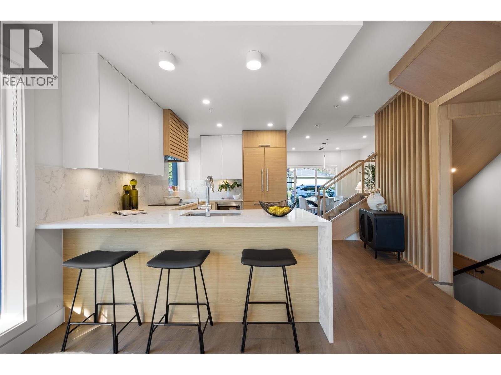 3218 HIGHLAND BOULEVARD — main photo