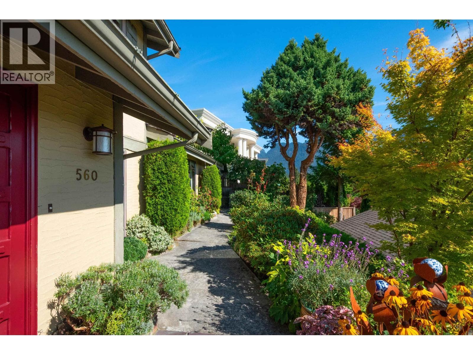 560 CRAIGMOHR DRIVE — photo 3