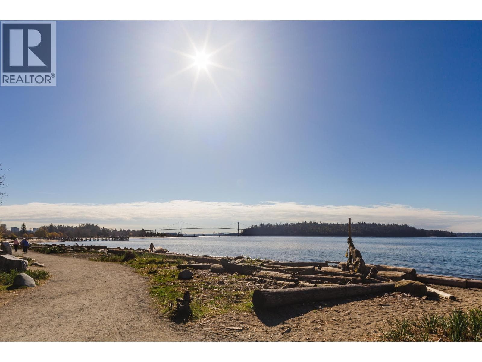 208 2119 BELLEVUE AVENUE — photo 3