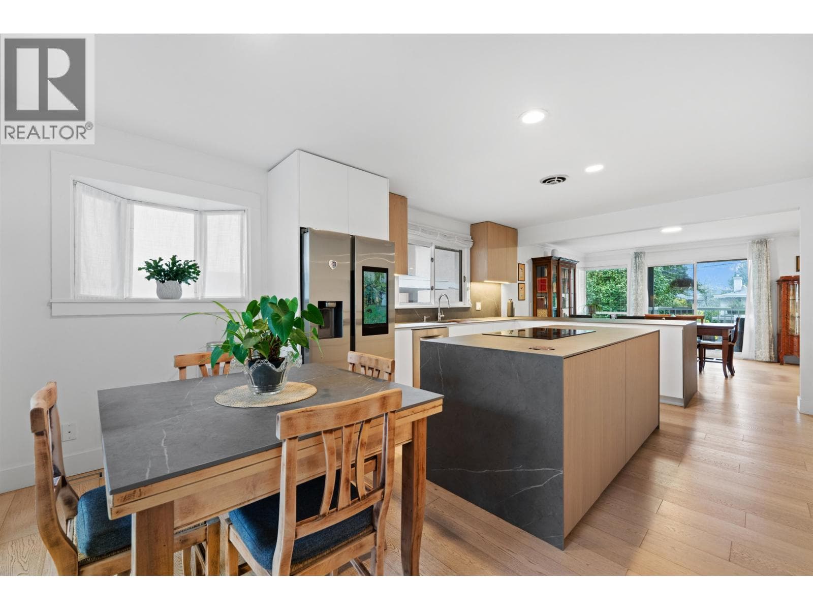 6422 DOUGLAS STREET — photo 3