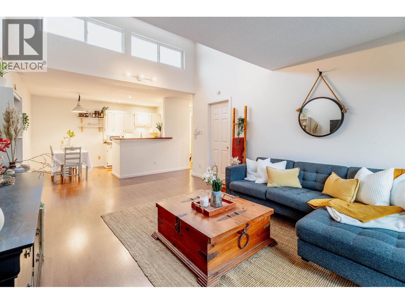 319 206 E 15TH STREET — main photo