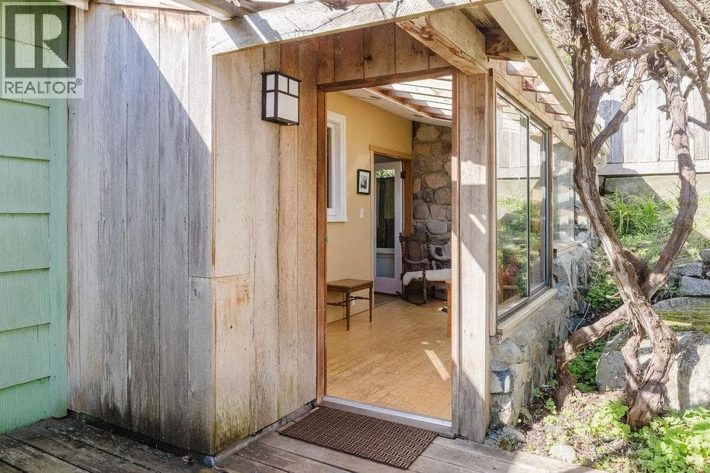 466 CENTRAL AVENUE — photo 3