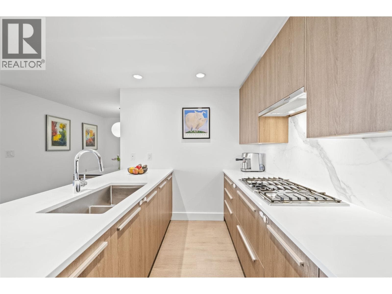 904 1210 E 27TH STREET — photo 2