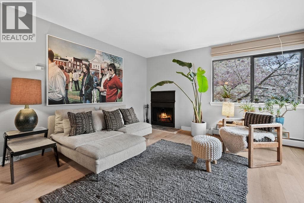 305 3275 MOUNTAIN HIGHWAY — main photo