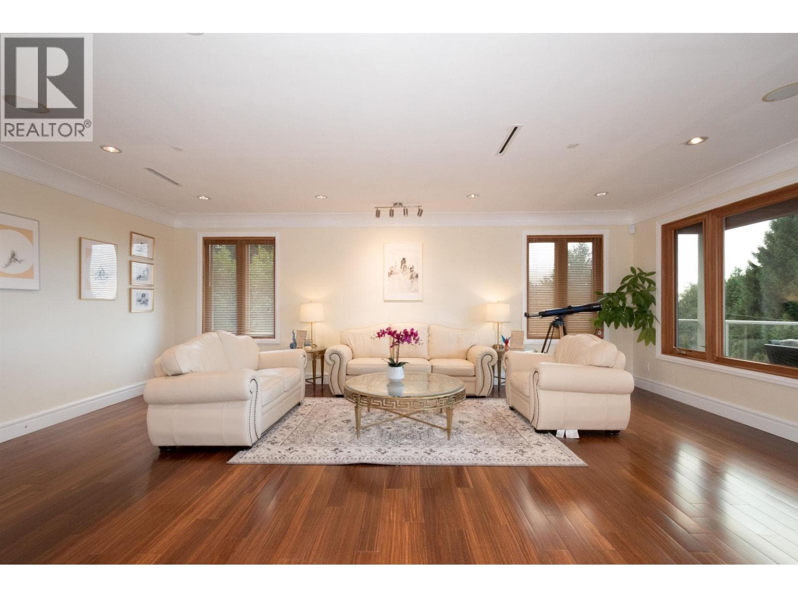 950 GREENWOOD ROAD — photo 3