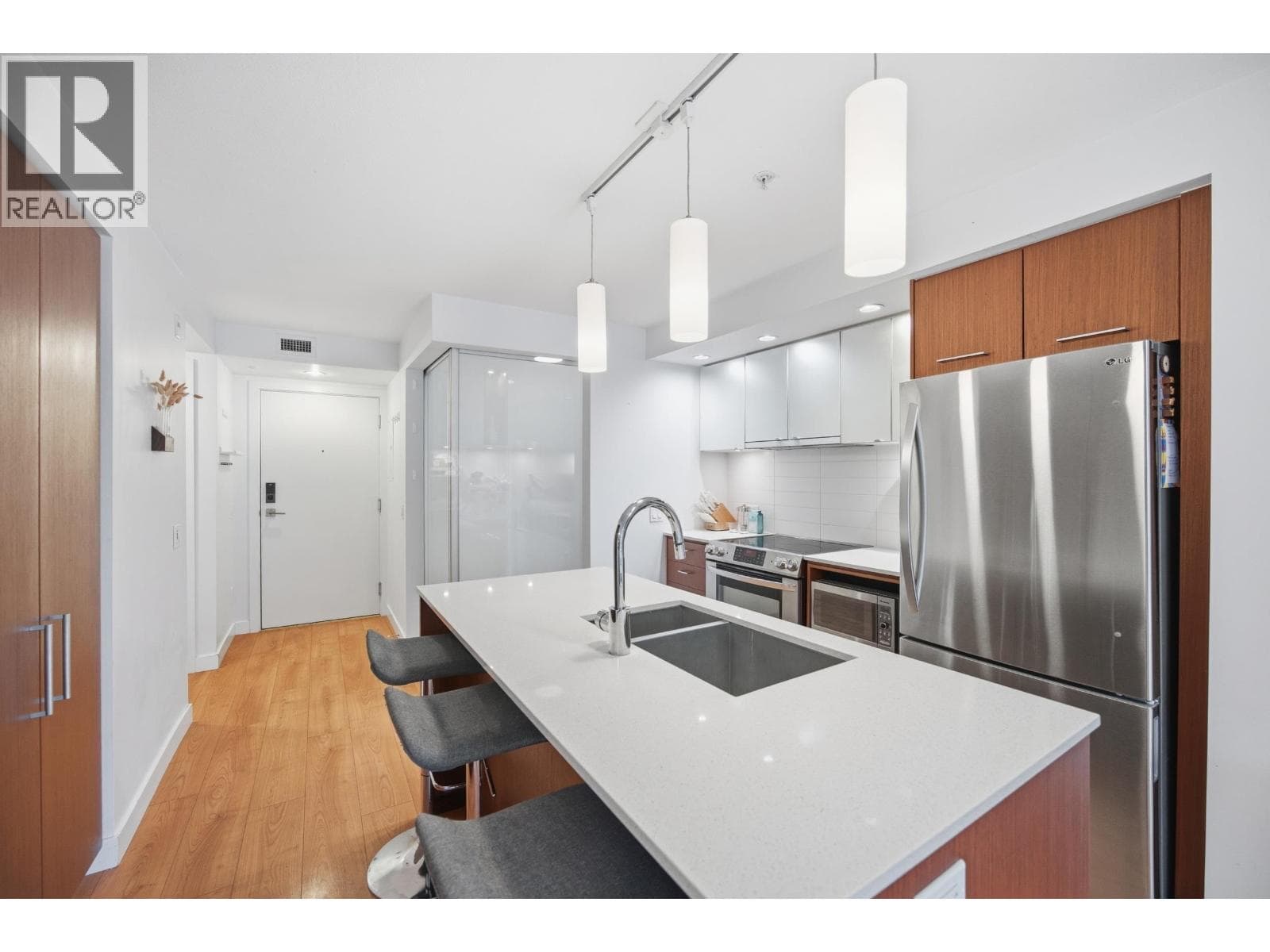 209 221 E 3RD STREET — photo 2