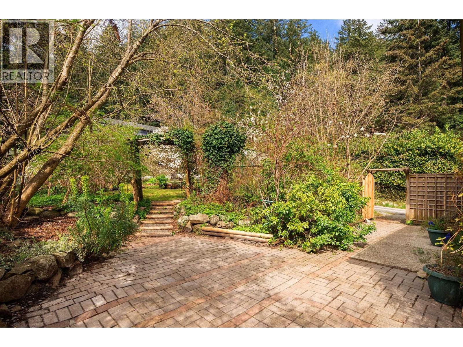 1347 EAGLE CLIFF ROAD — photo 2