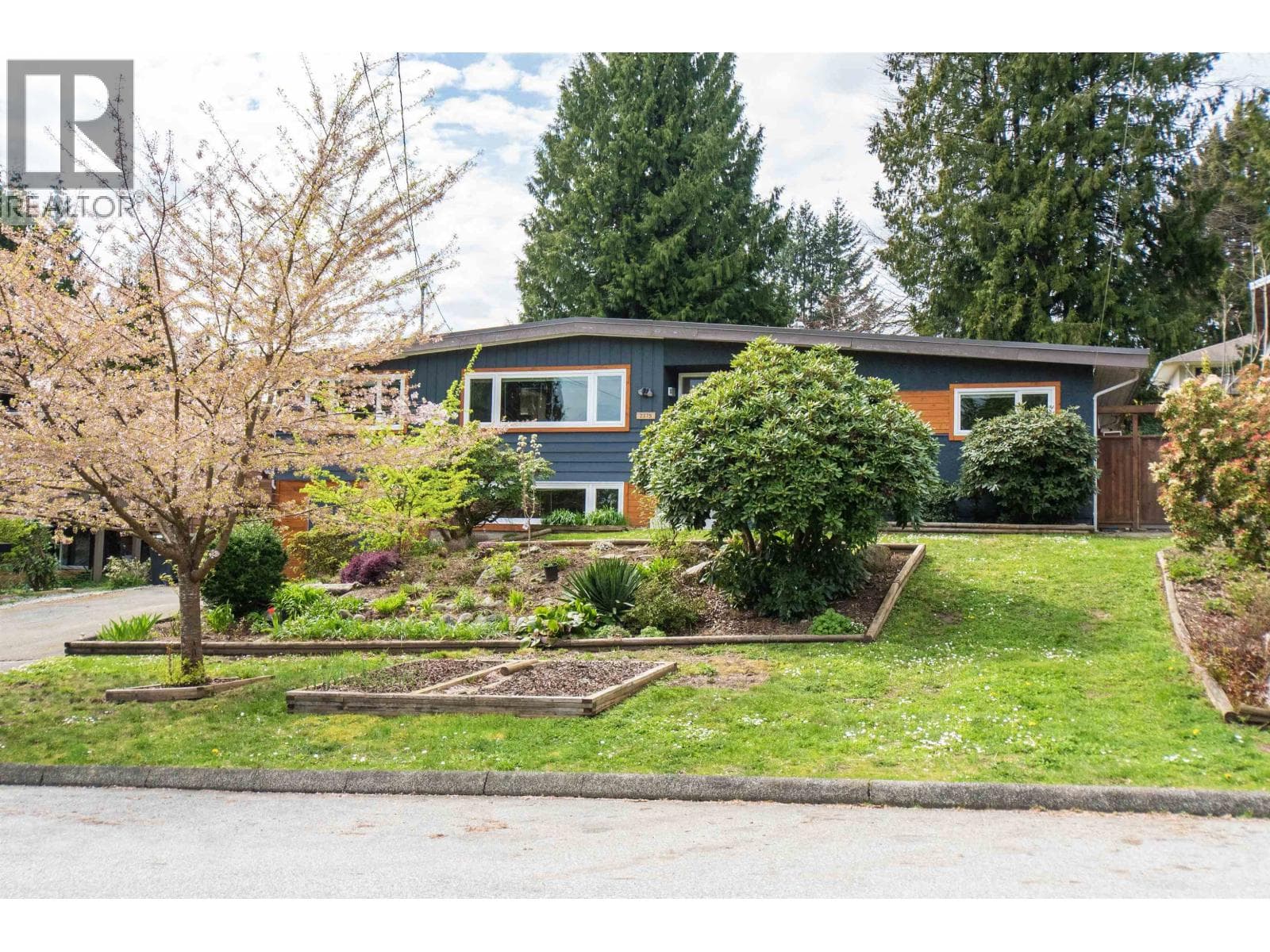 2175 GREYLYNN CRESCENT — photo 2