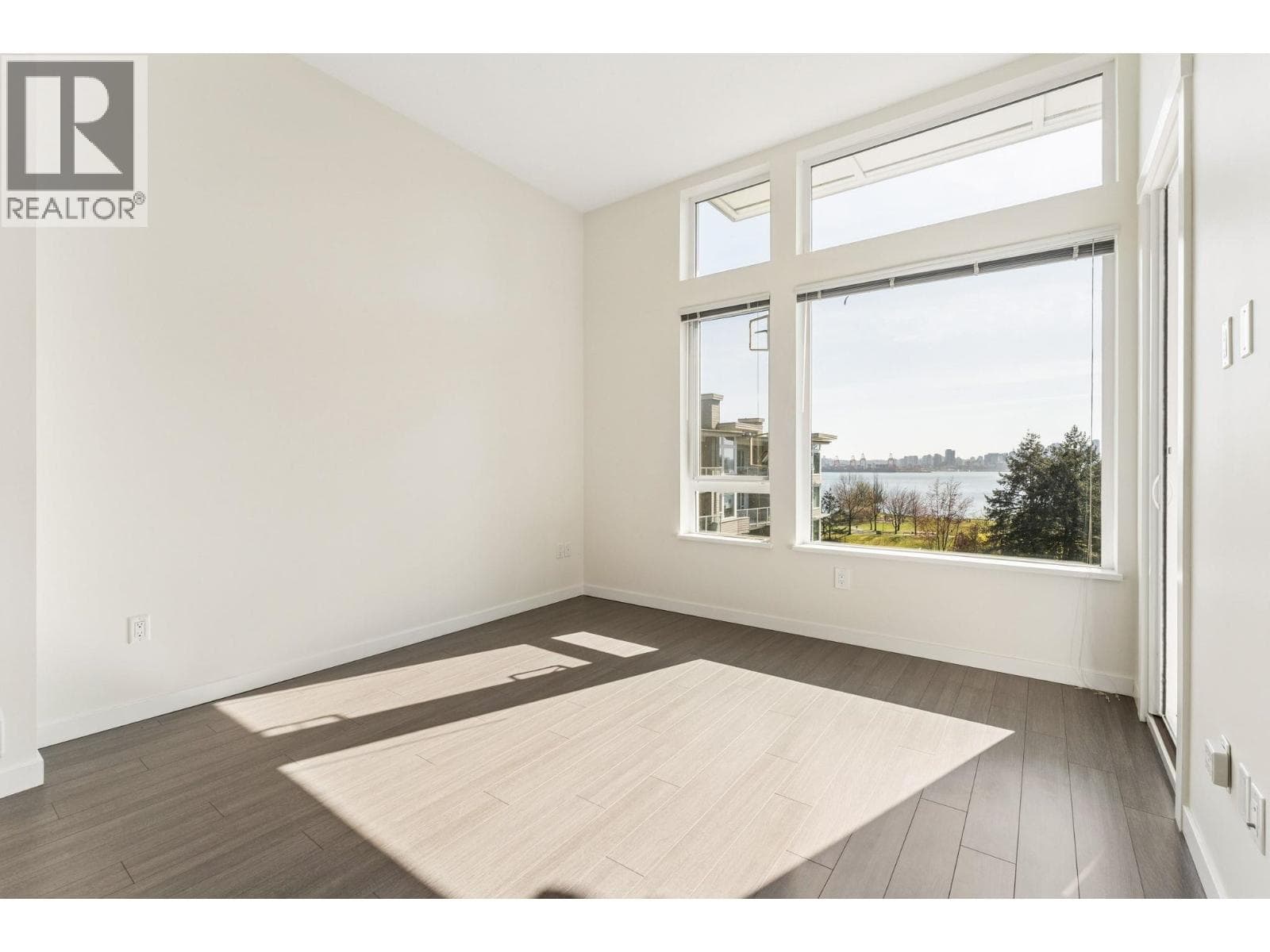 502 255 W 1ST STREET — photo 3