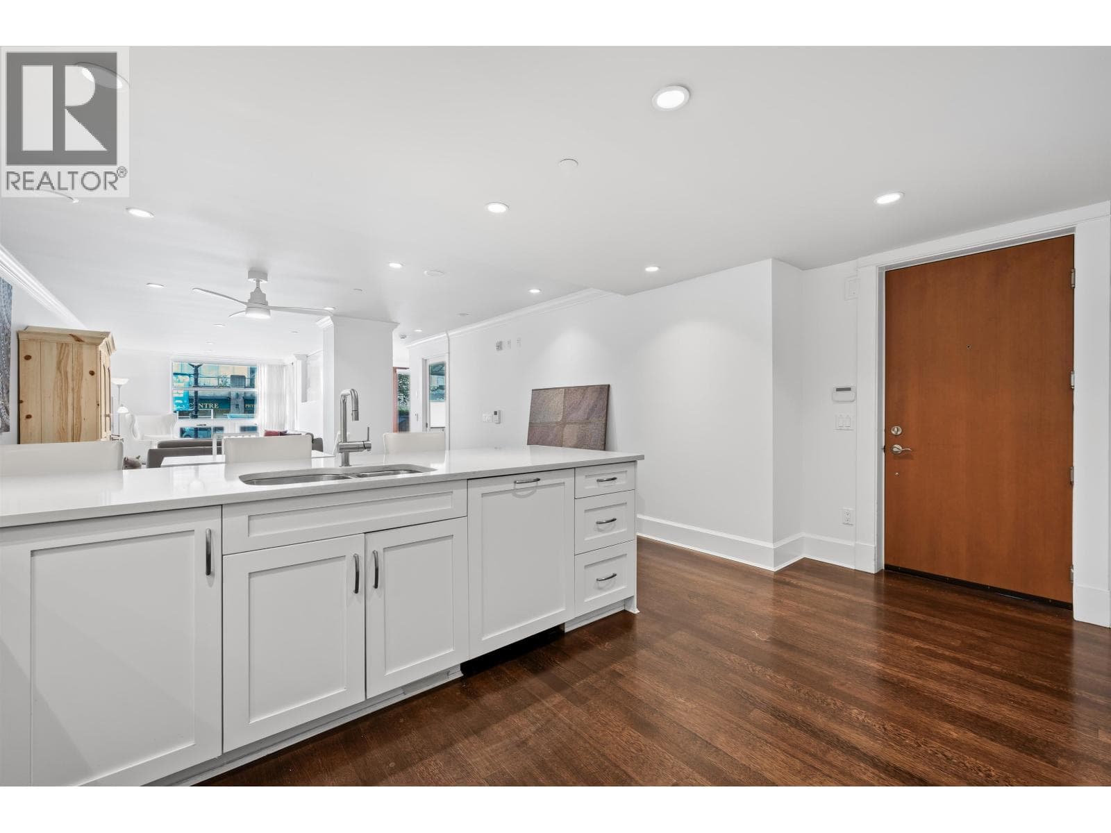 9 1891 MARINE DRIVE — photo 2