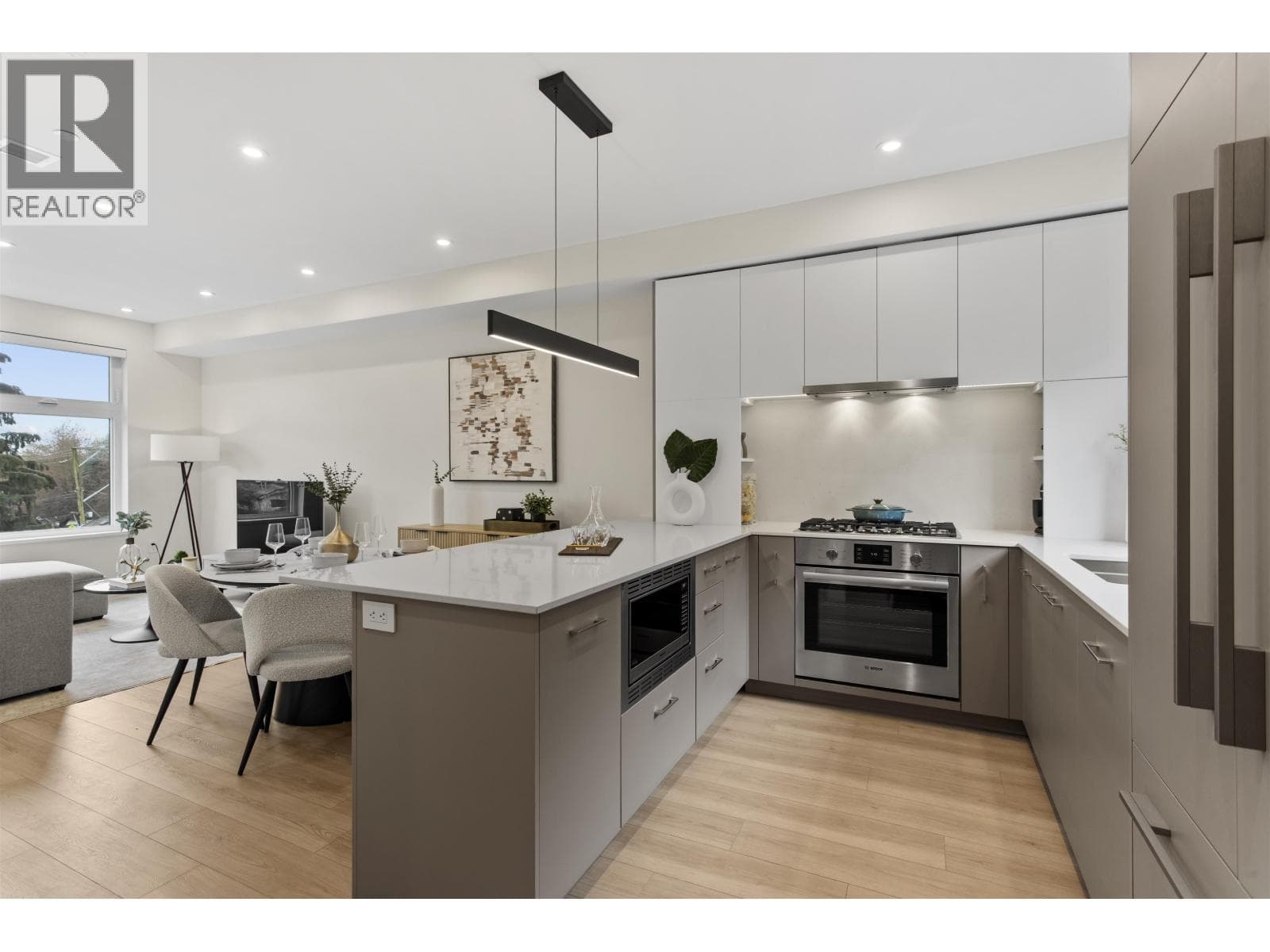 311 342 MOUNTAIN HIGHWAY — main photo