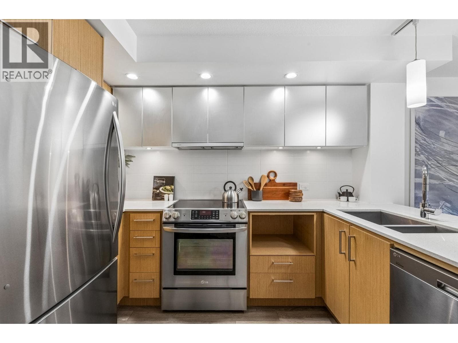 211 221 E 3RD STREET — main photo