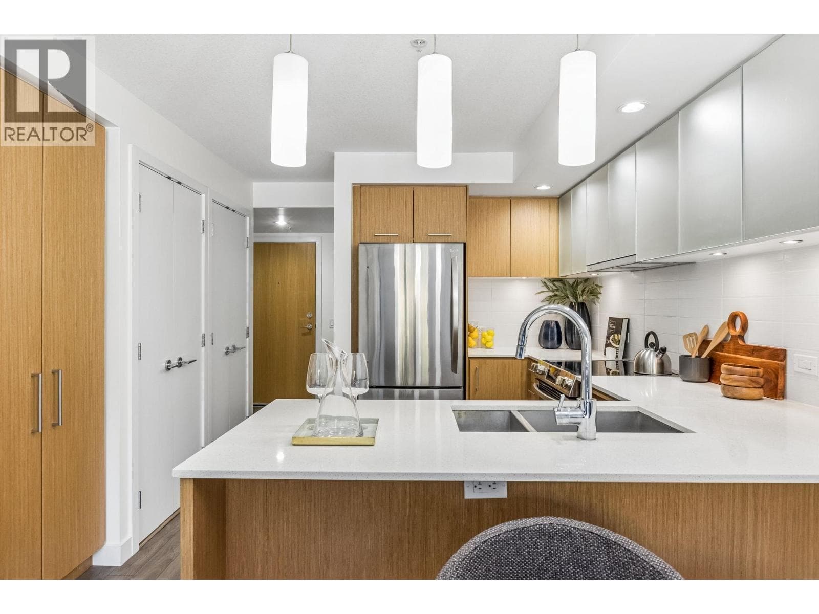 211 221 E 3RD STREET — photo 2