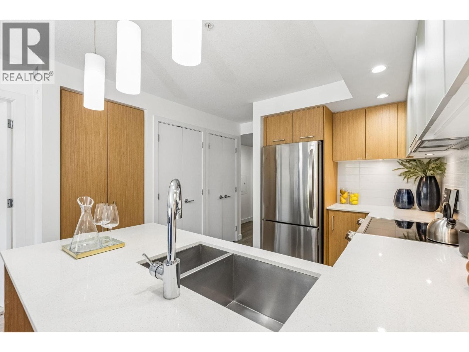 211 221 E 3RD STREET — photo 3