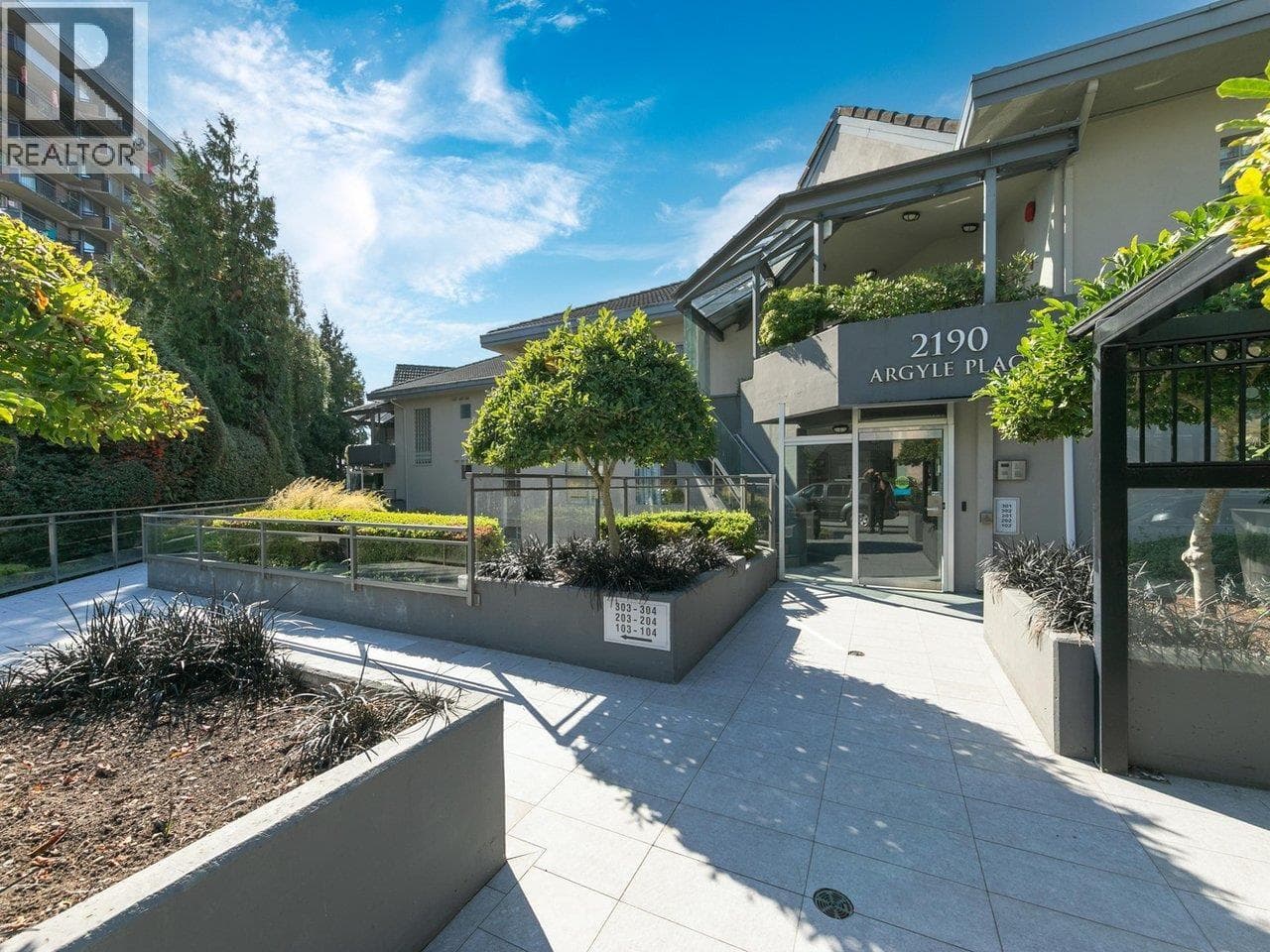 203 2190 ARGYLE AVENUE — photo 3