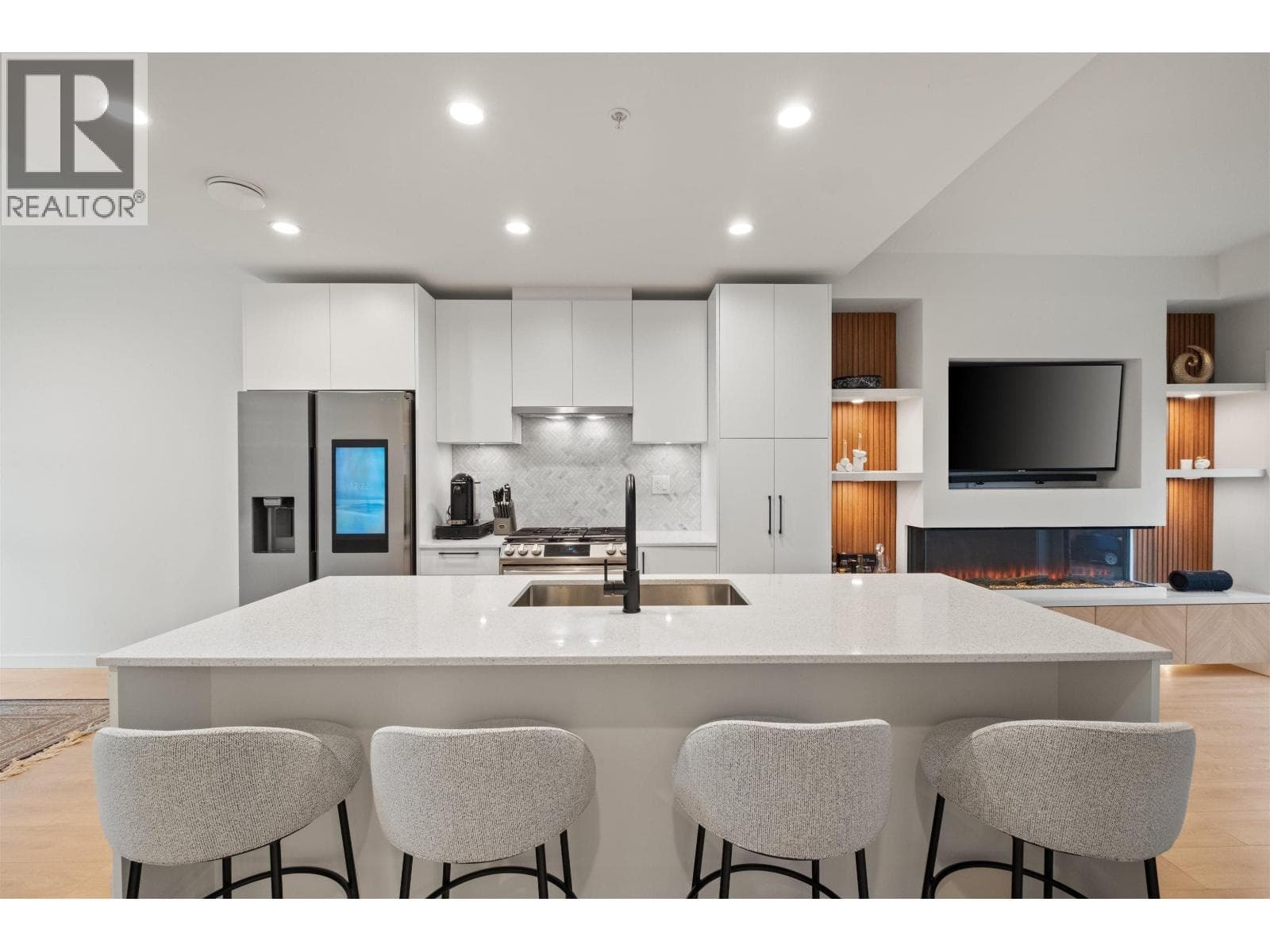 137 535 E 2ND STREET — main photo