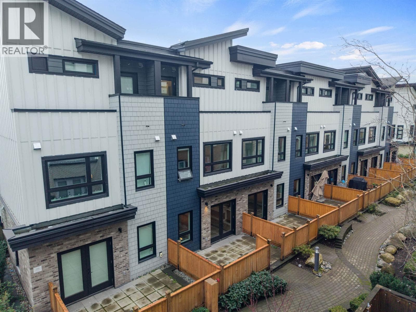 137 535 E 2ND STREET — photo 2