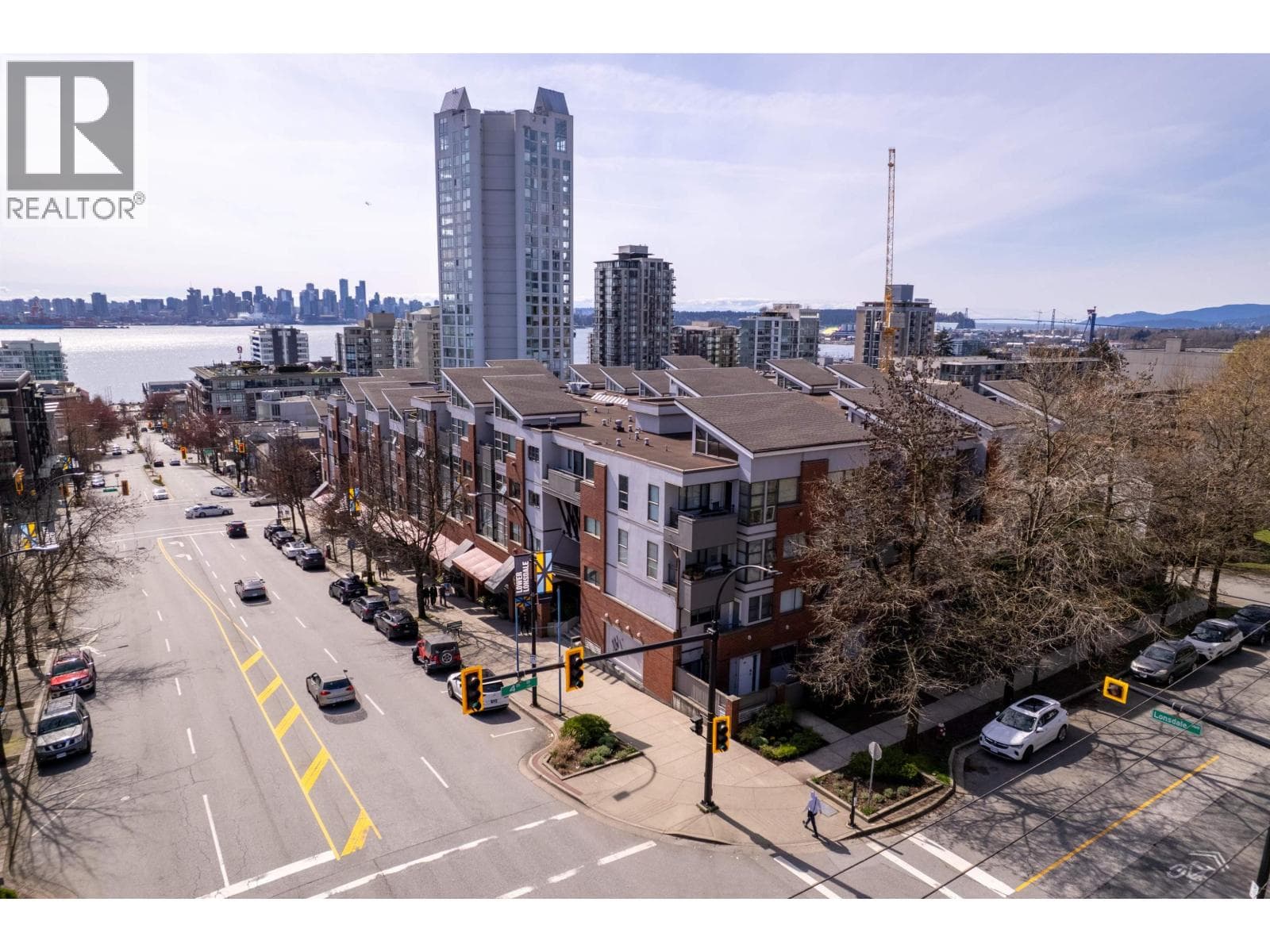 203 305 LONSDALE AVENUE — photo 2