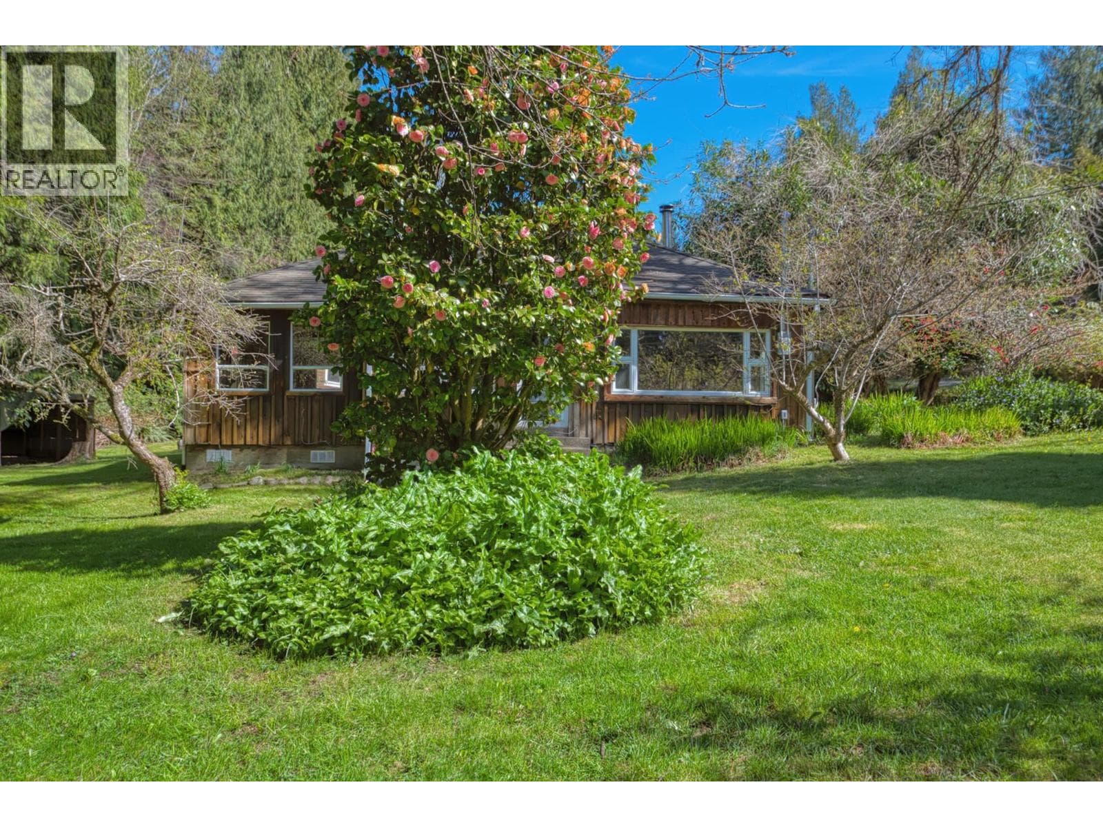 8200 REDROOFFS ROAD — photo 2