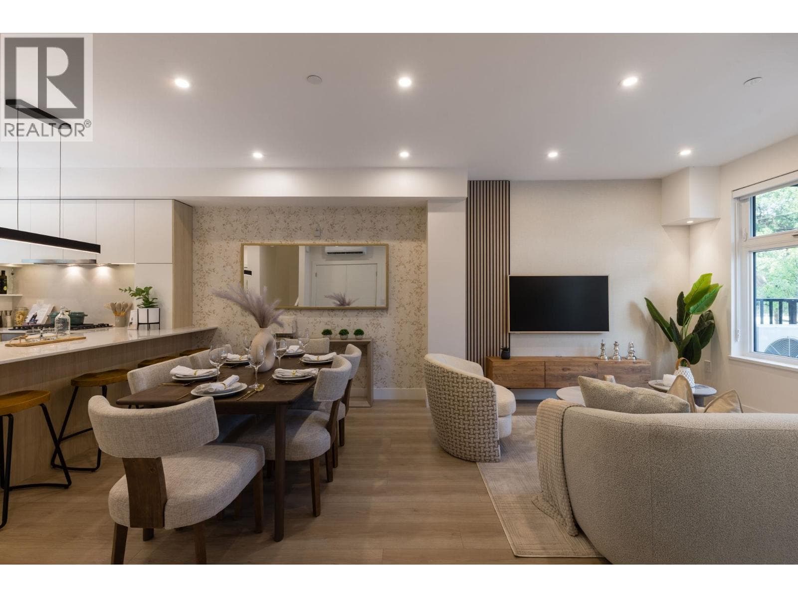 102 342 MOUNTAIN HIGHWAY — main photo