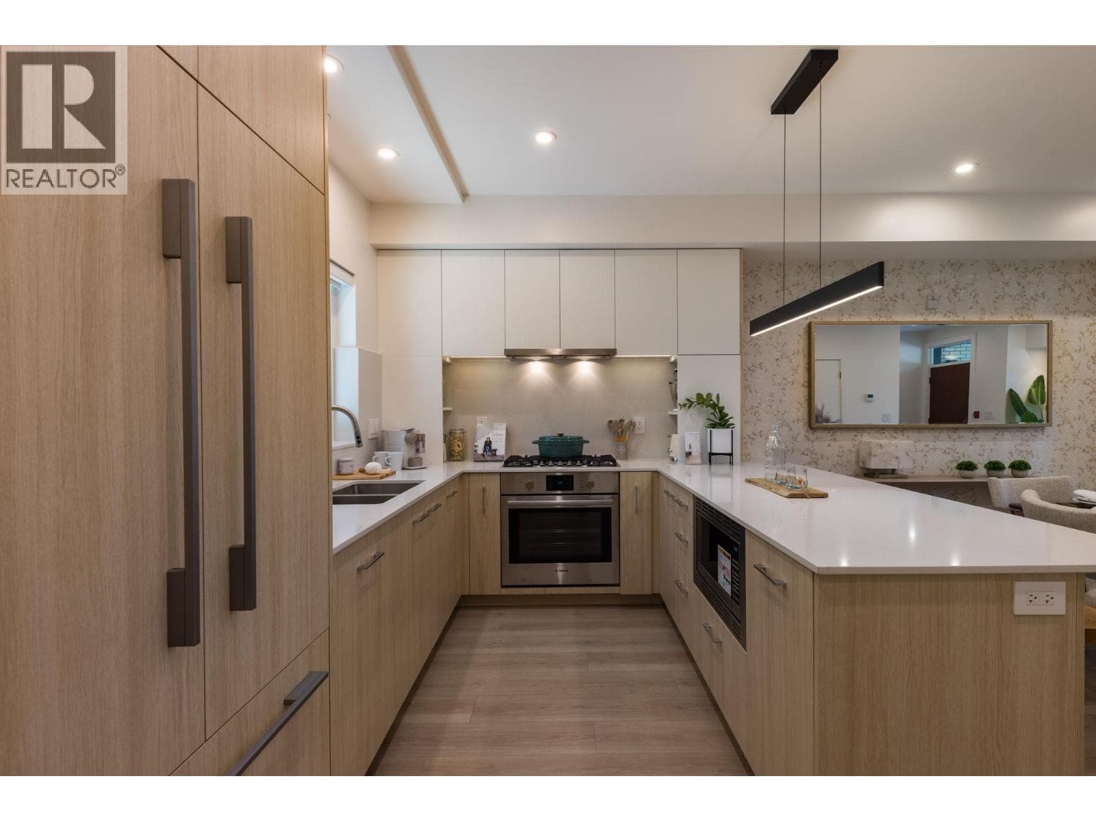 102 342 MOUNTAIN HIGHWAY — photo 2