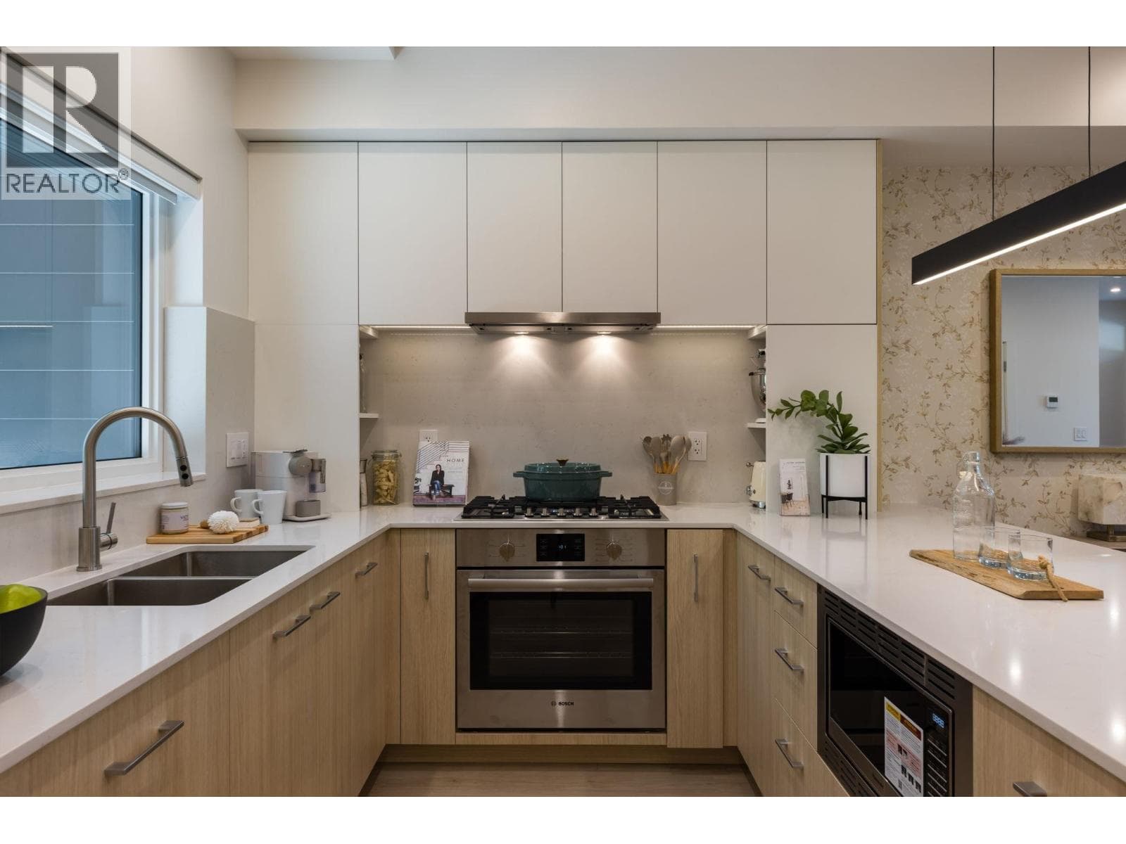 102 342 MOUNTAIN HIGHWAY — photo 3